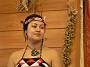 5.38- Danseuse maorie paree de jade